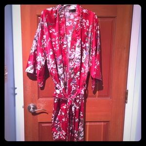 👍Very pretty red robe.❤️